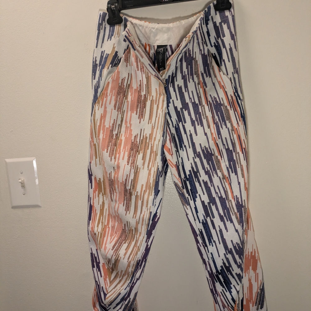 Stylish Multicolor Patterned Capris - Picture 12 of 16